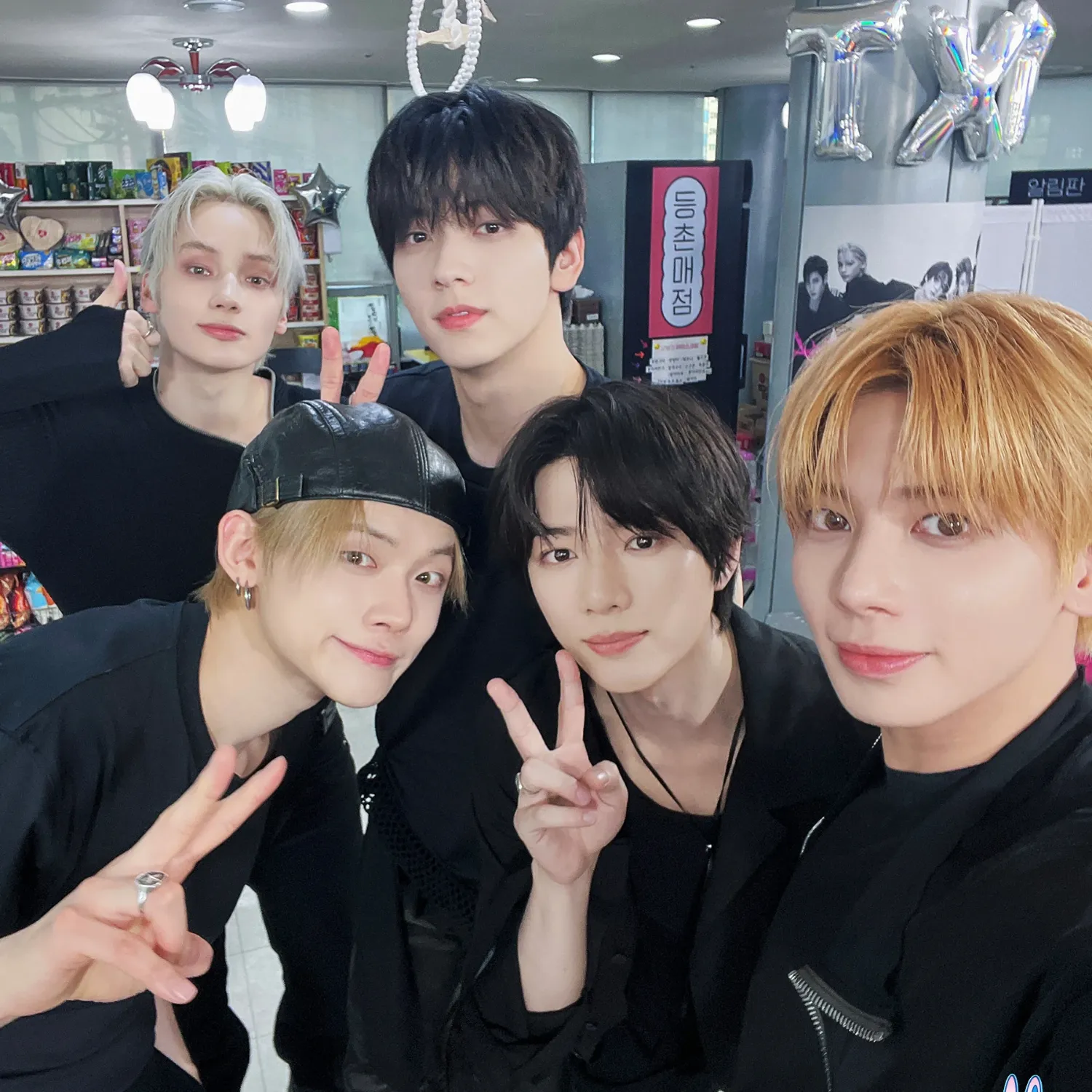 Momen yang diabadikan oleh penggemar TOMORROW X TOGETHER