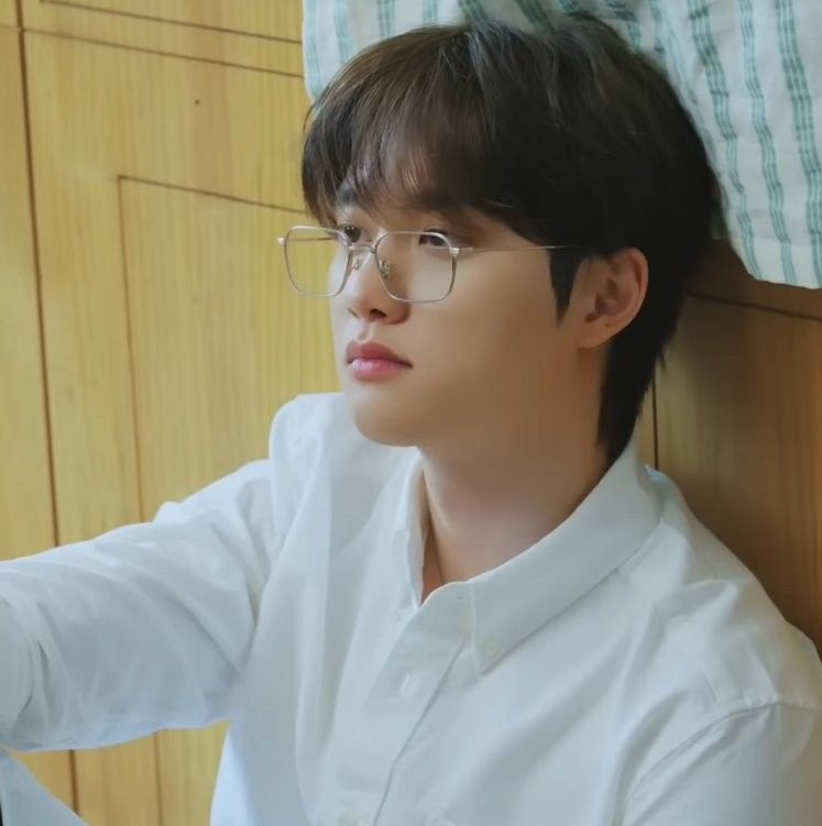 Foto aktivitas terbaru D.O. (EXO)