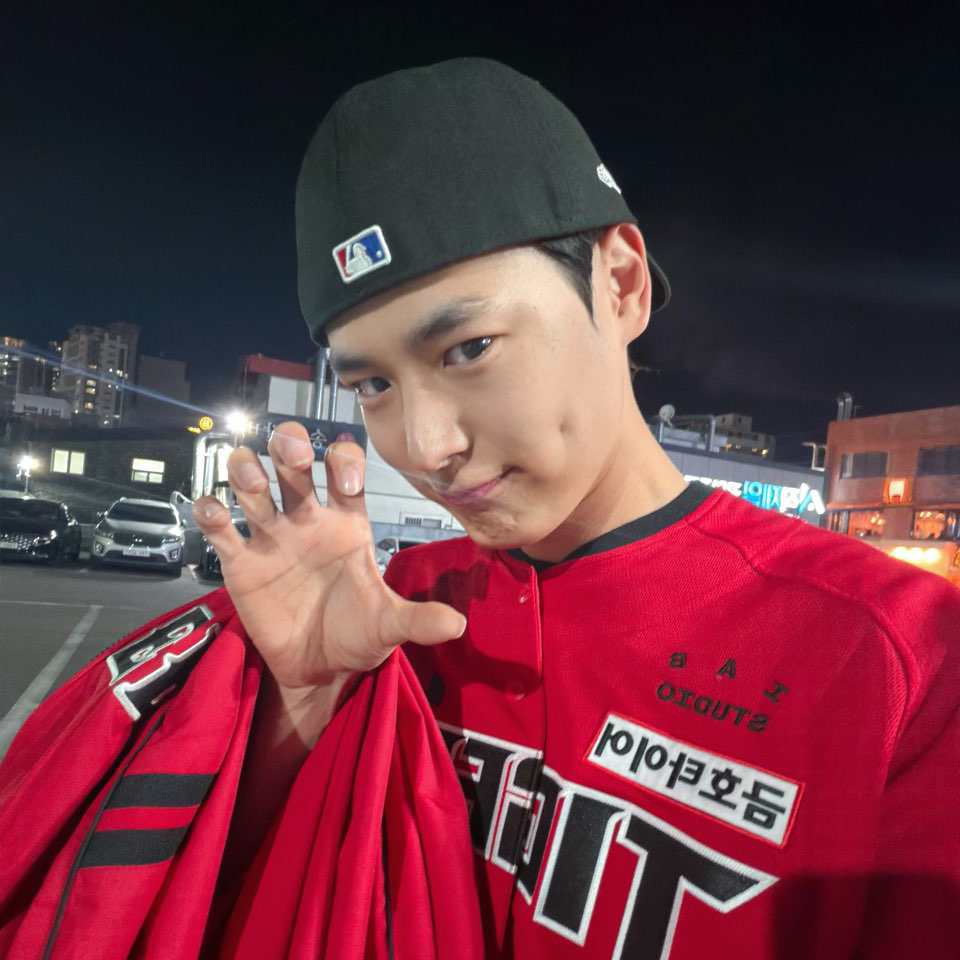 Latest photo of Choi Byungchan