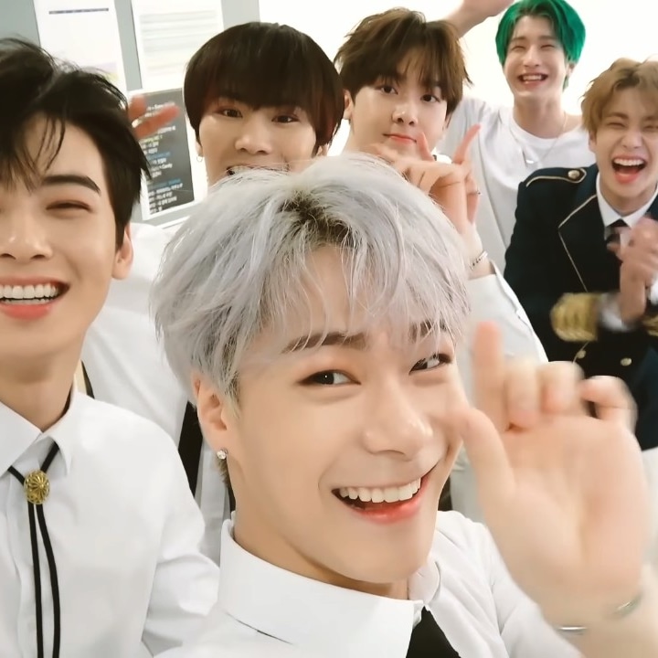 Today’s hot picks from the 자유게시판 community