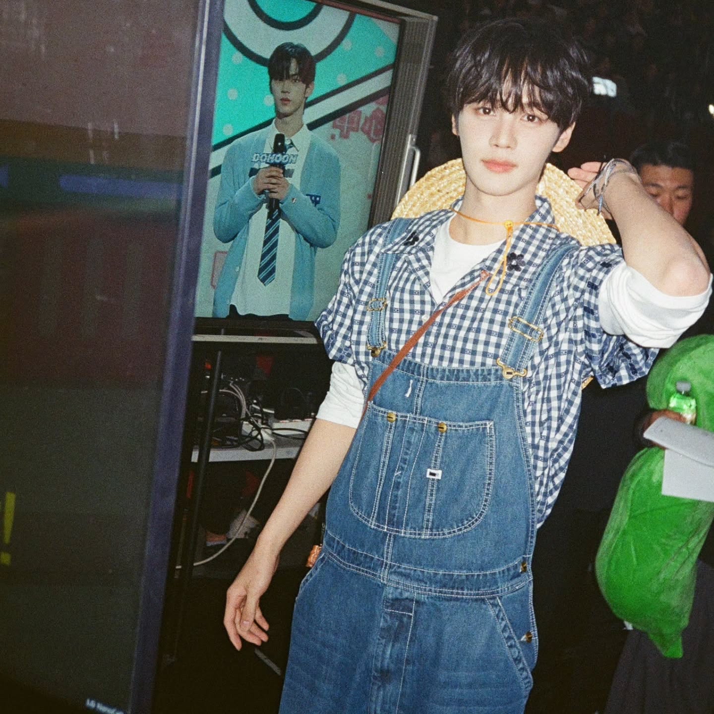 Behind-the-scenes cut of Kim Gyuvin