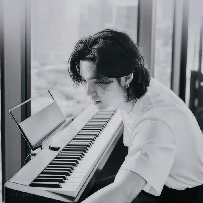 Foto terbaru SUGA (BTS)