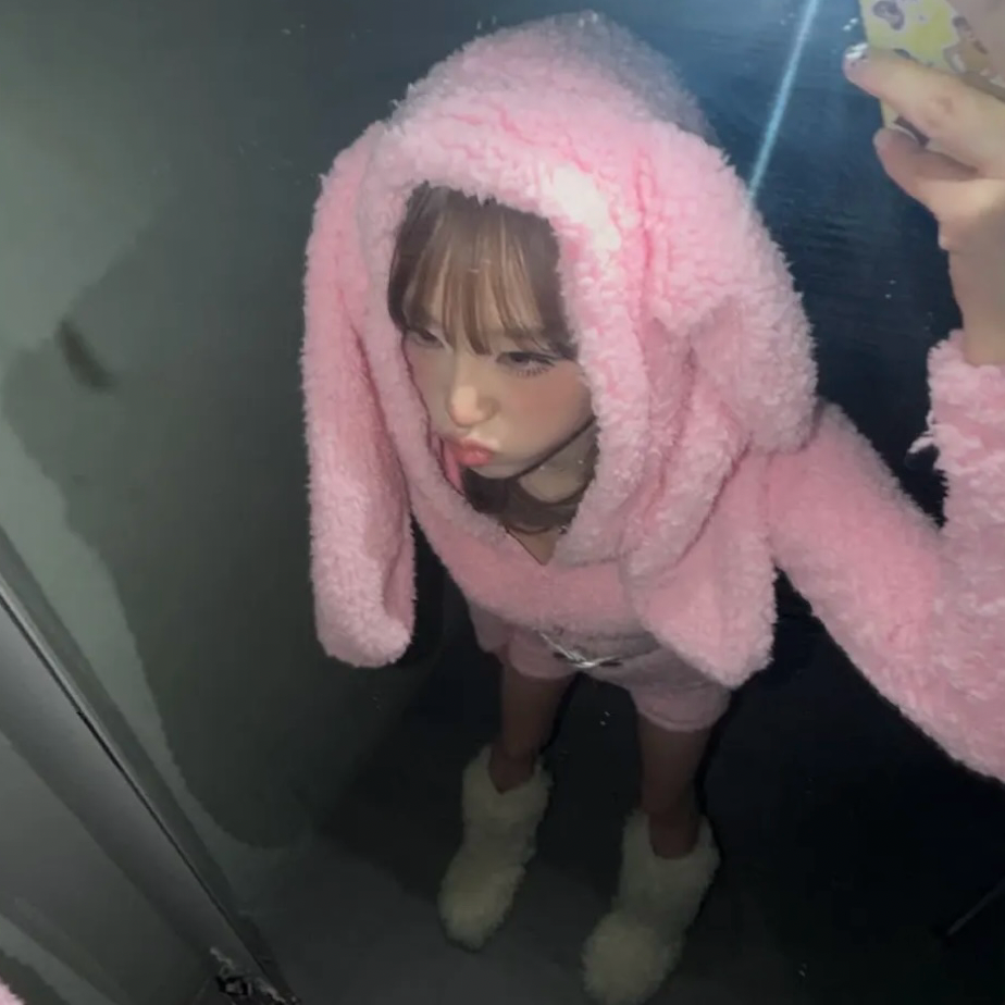 Behind-the-scenes cut of Choi Yena