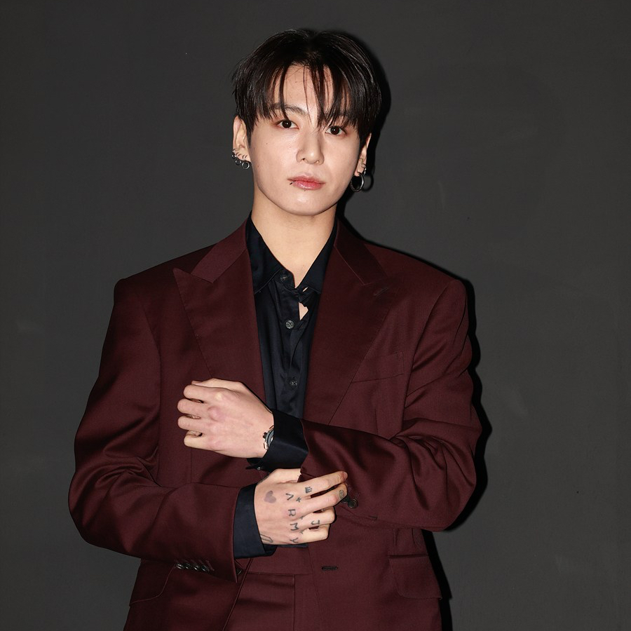 Foto aktivitas terbaru Jungkook (BTS)