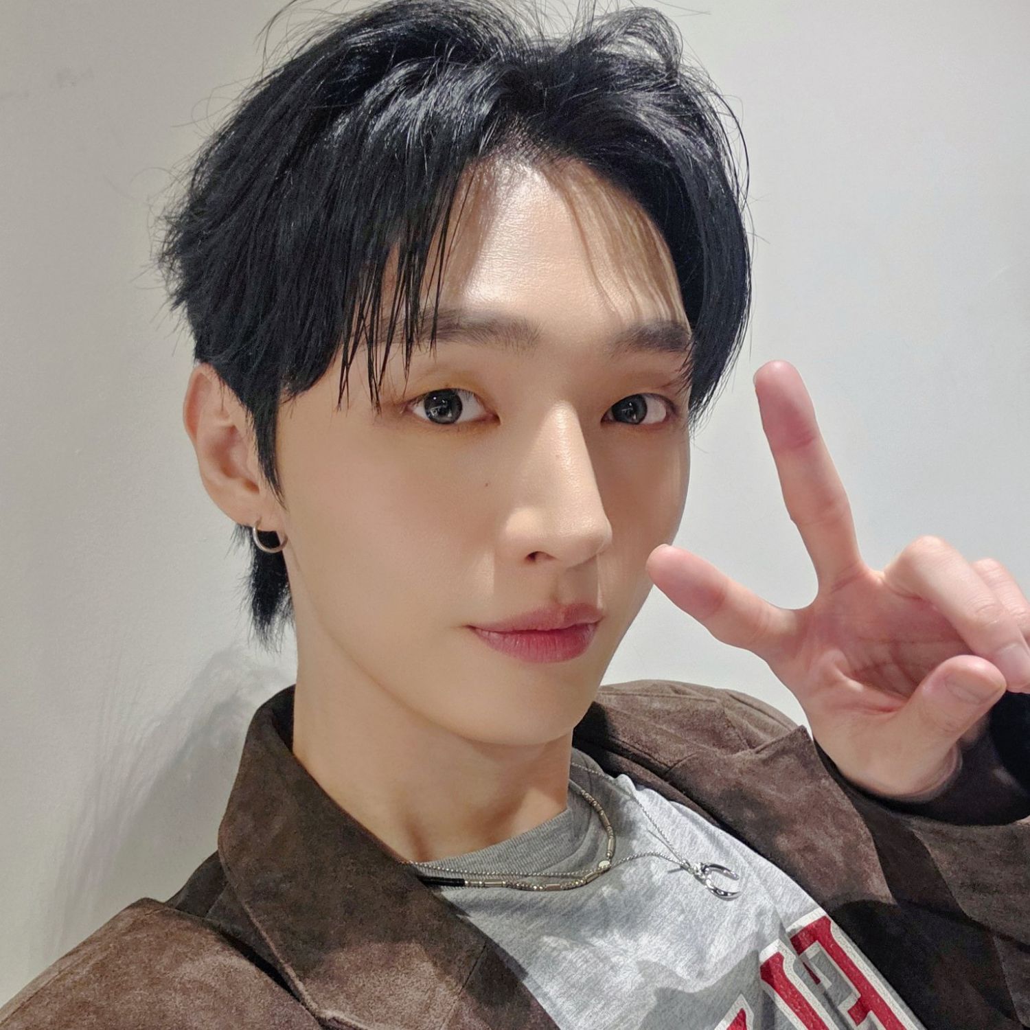 Behind-the-scenes cut of Yoon Jisung