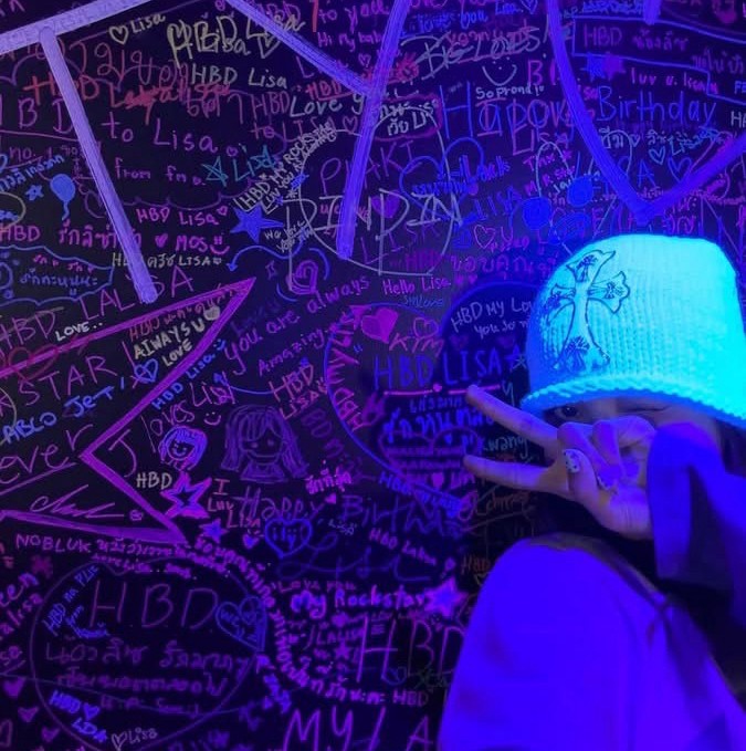 Foto aktivitas terbaru Lisa (BLACKPINK)