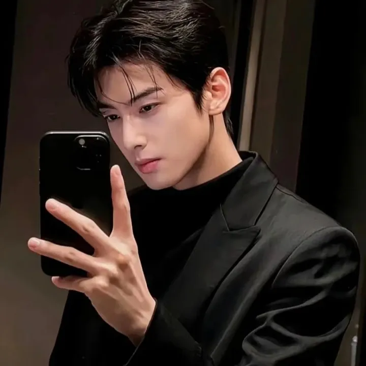 Recent activity shot of Eunwoo (ASTRO)