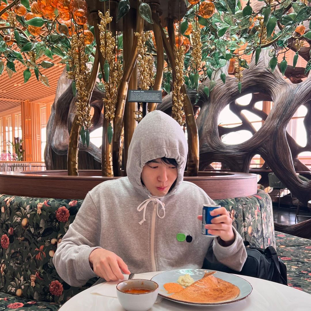 Behind-the-scenes cut of Suho (EXO)