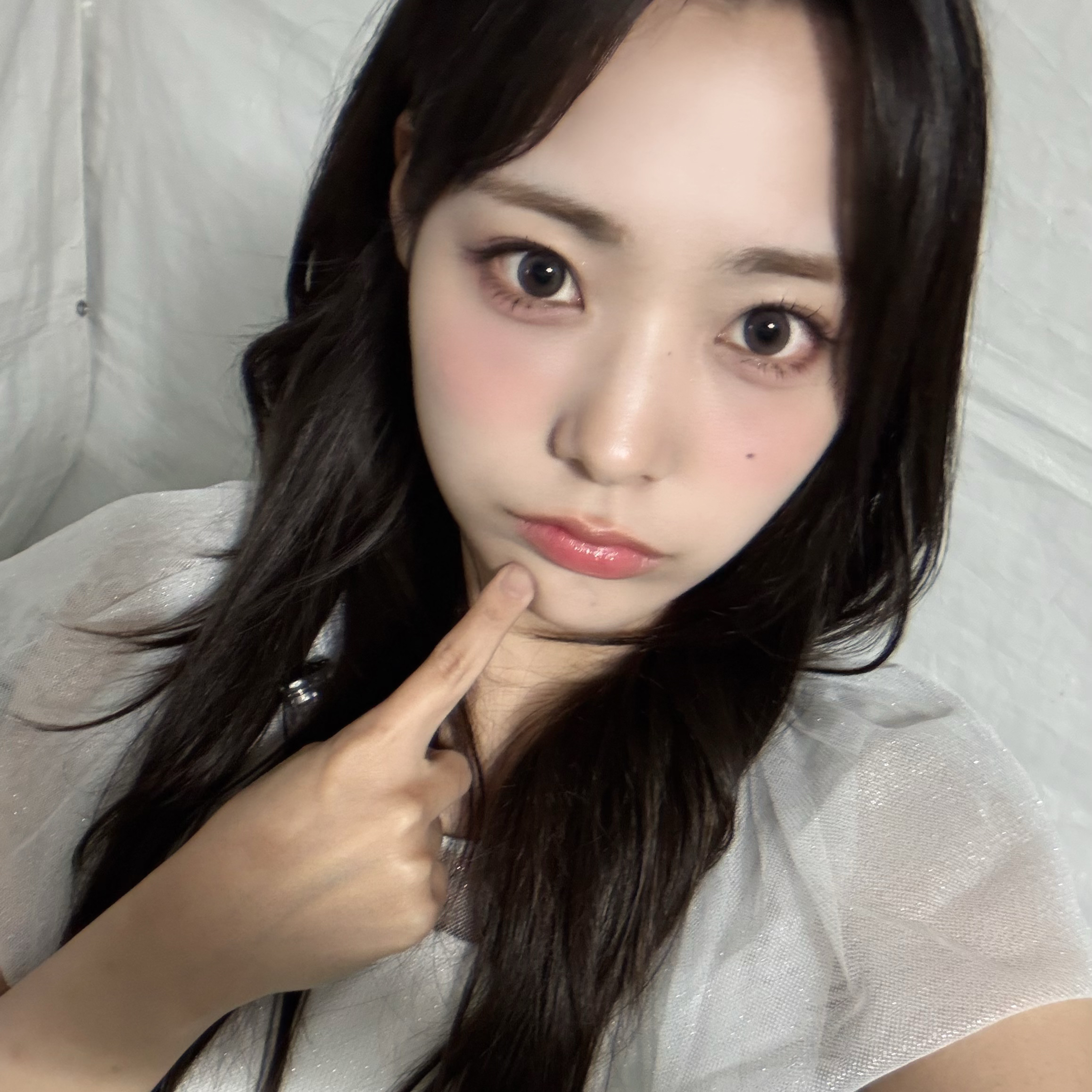 Recent activity shot of Siyeon (QWER)