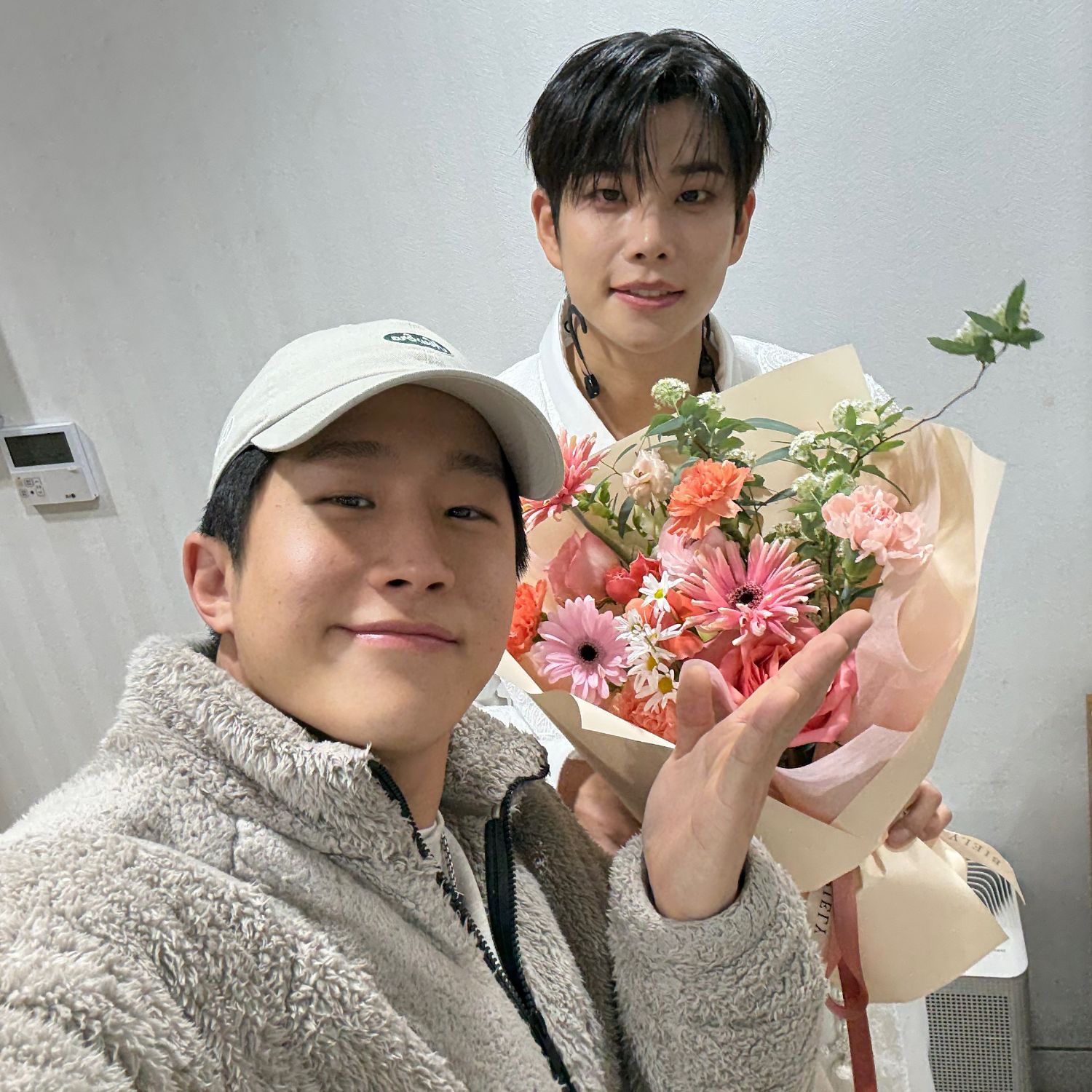 Behind-the-scenes cut of Jinjin (ASTRO)