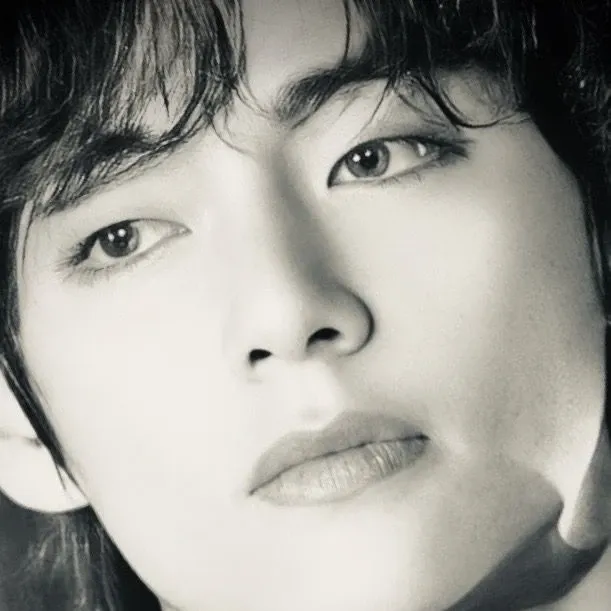 뷔 (방탄소년단) 최근 활동샷