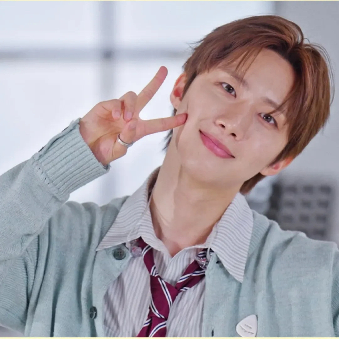 Recent activity shot of Hui (PENTAGON)