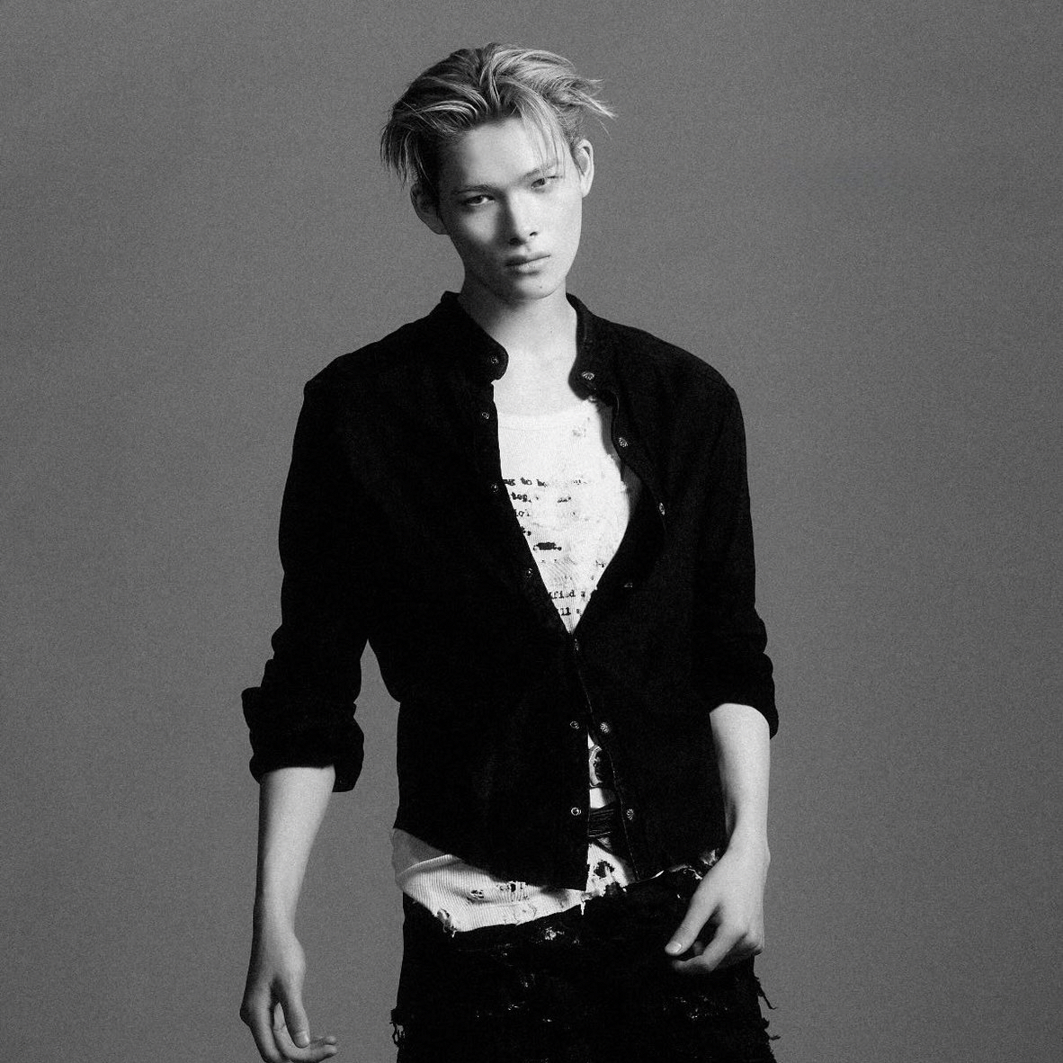 Foto terbaru NI-KI (ENHYPEN)