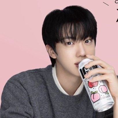 Momen yang diabadikan oleh penggemar Jin (BTS)