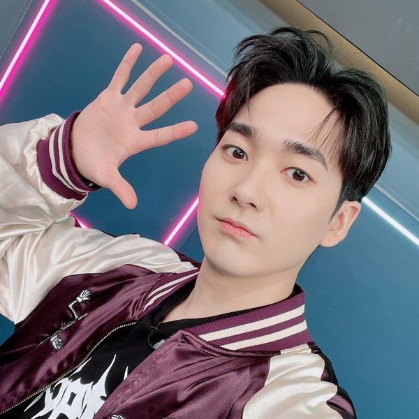 Shining profile picture of Aron on today's Choeaedol