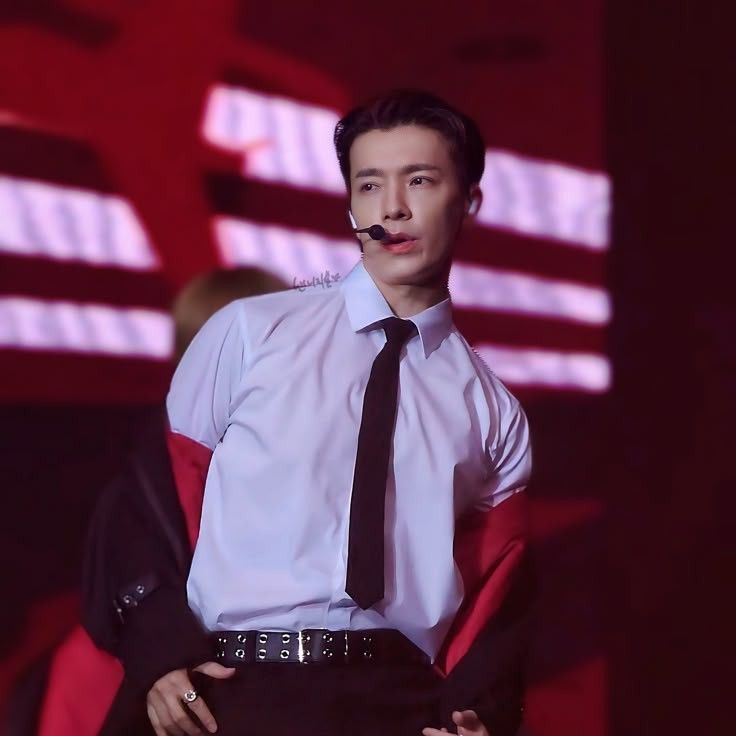 Behind-the-scenes cut of Donghae (Super Junior)