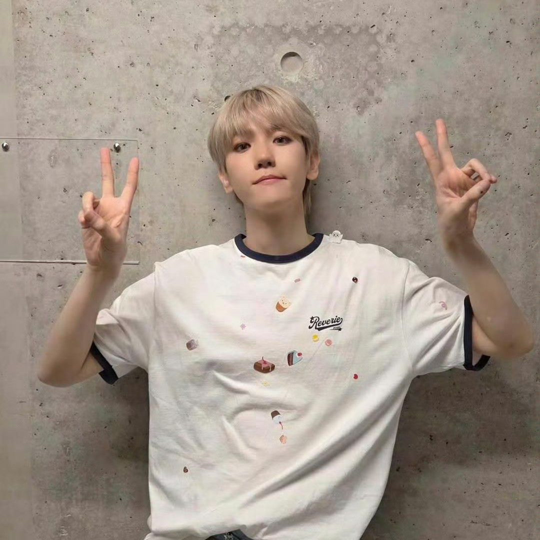 Foto aktivitas terbaru Baekhyun (EXO)