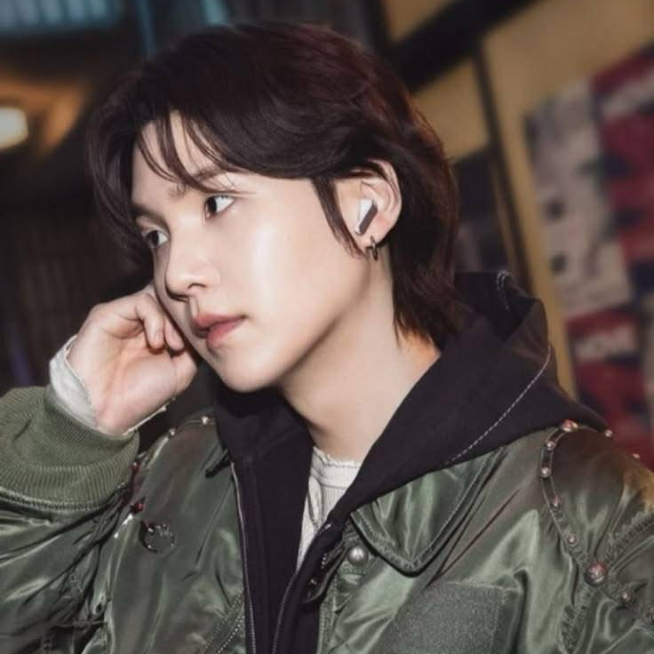 Foto aktivitas terbaru SUGA (BTS)