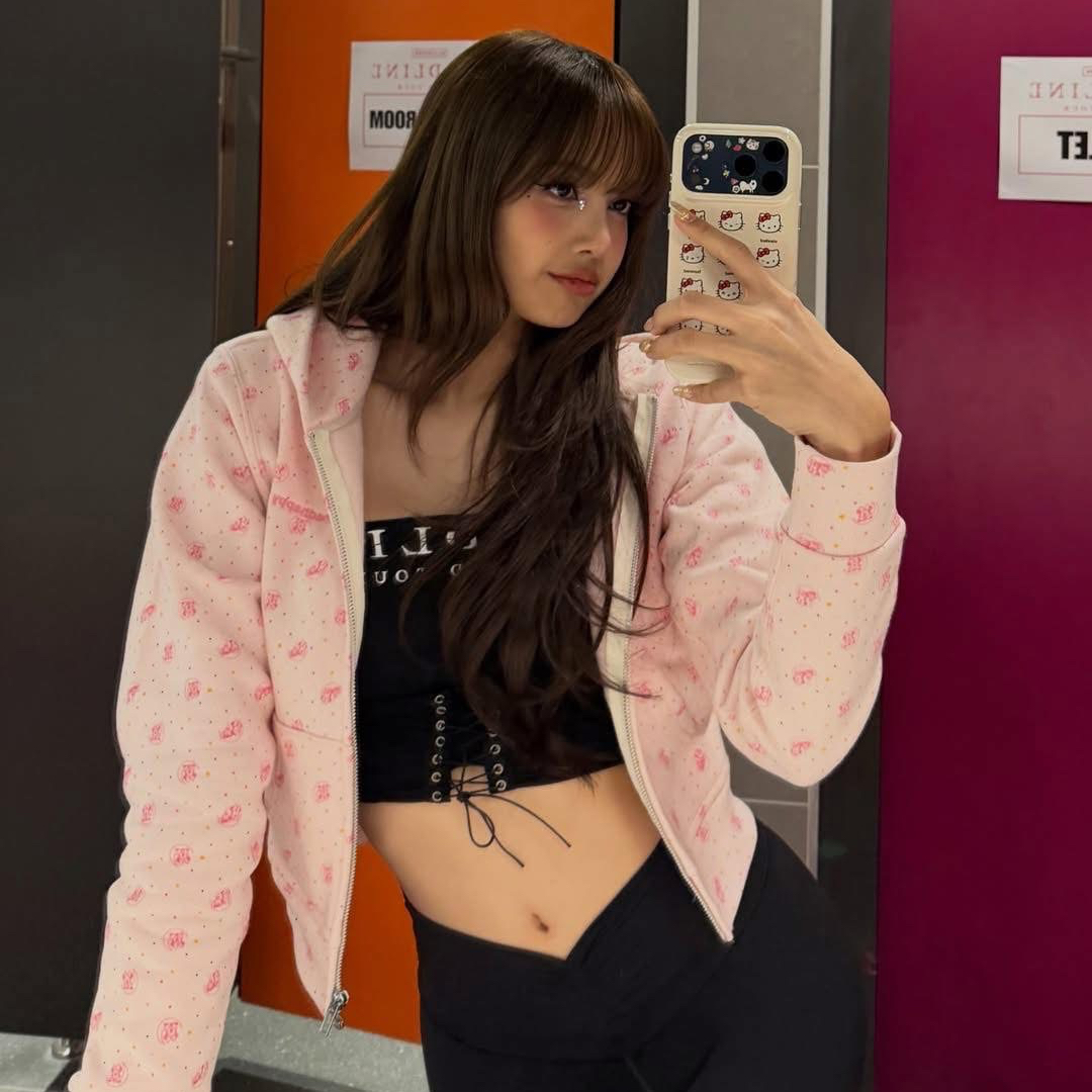 Foto aktivitas terbaru Lisa (BLACKPINK)