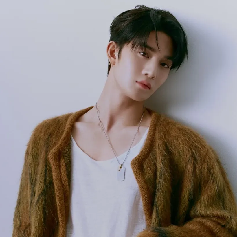Behind-the-scenes cut of Bae Jinyoung