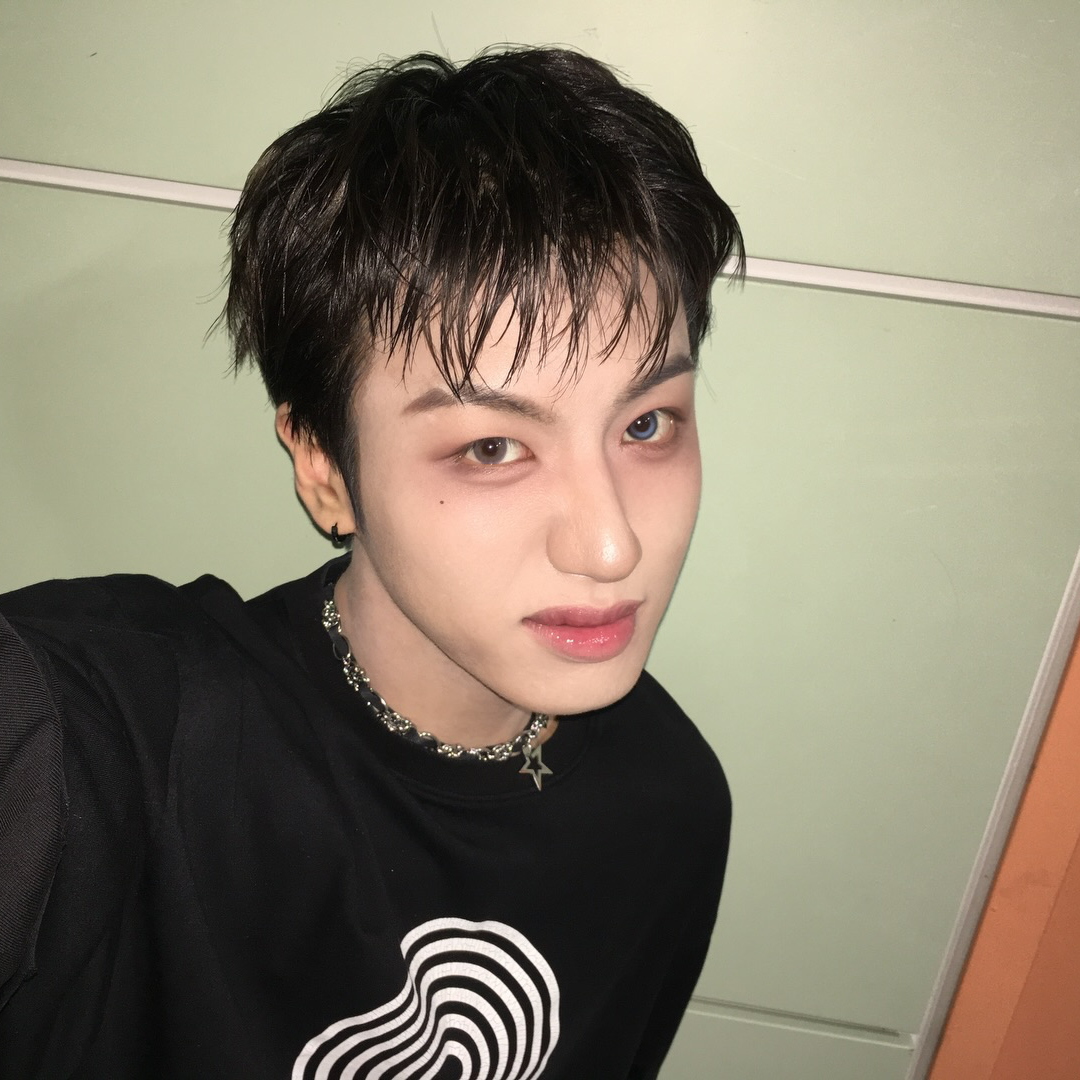 Behind-the-scenes cut of Huiwon (n.SSign)