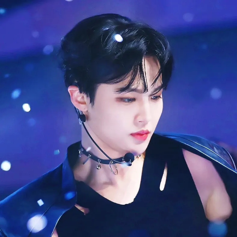 Latest photo of Doyoung (TREASURE)