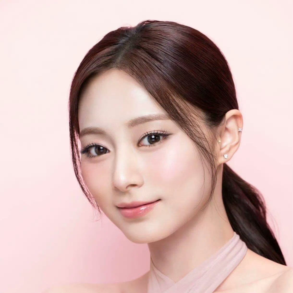 Momen yang diabadikan oleh penggemar Tzuyu (TWICE)