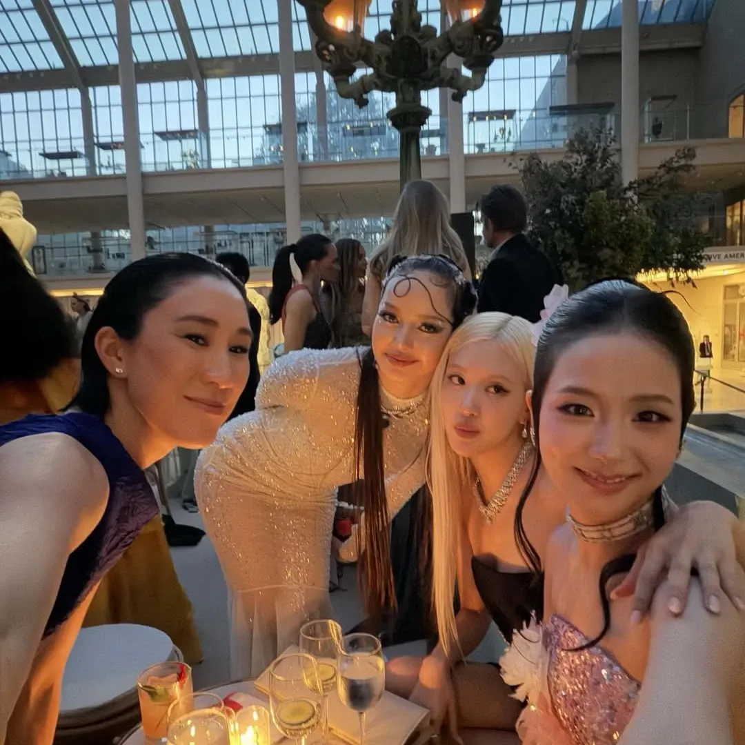 Momen yang diabadikan oleh penggemar Lisa (BLACKPINK)