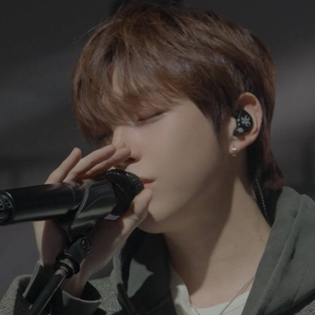 강다니엘의 비하인드 컷