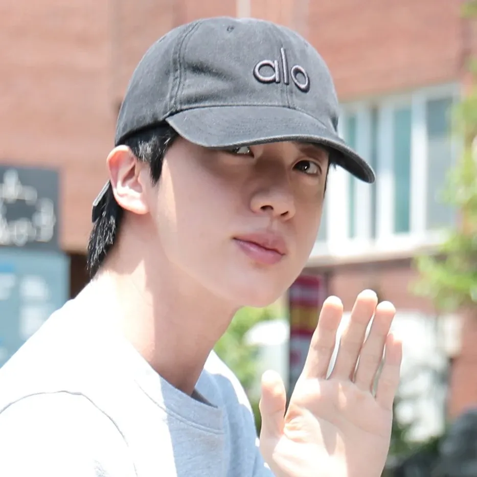 Potret di balik layar Jin (BTS)