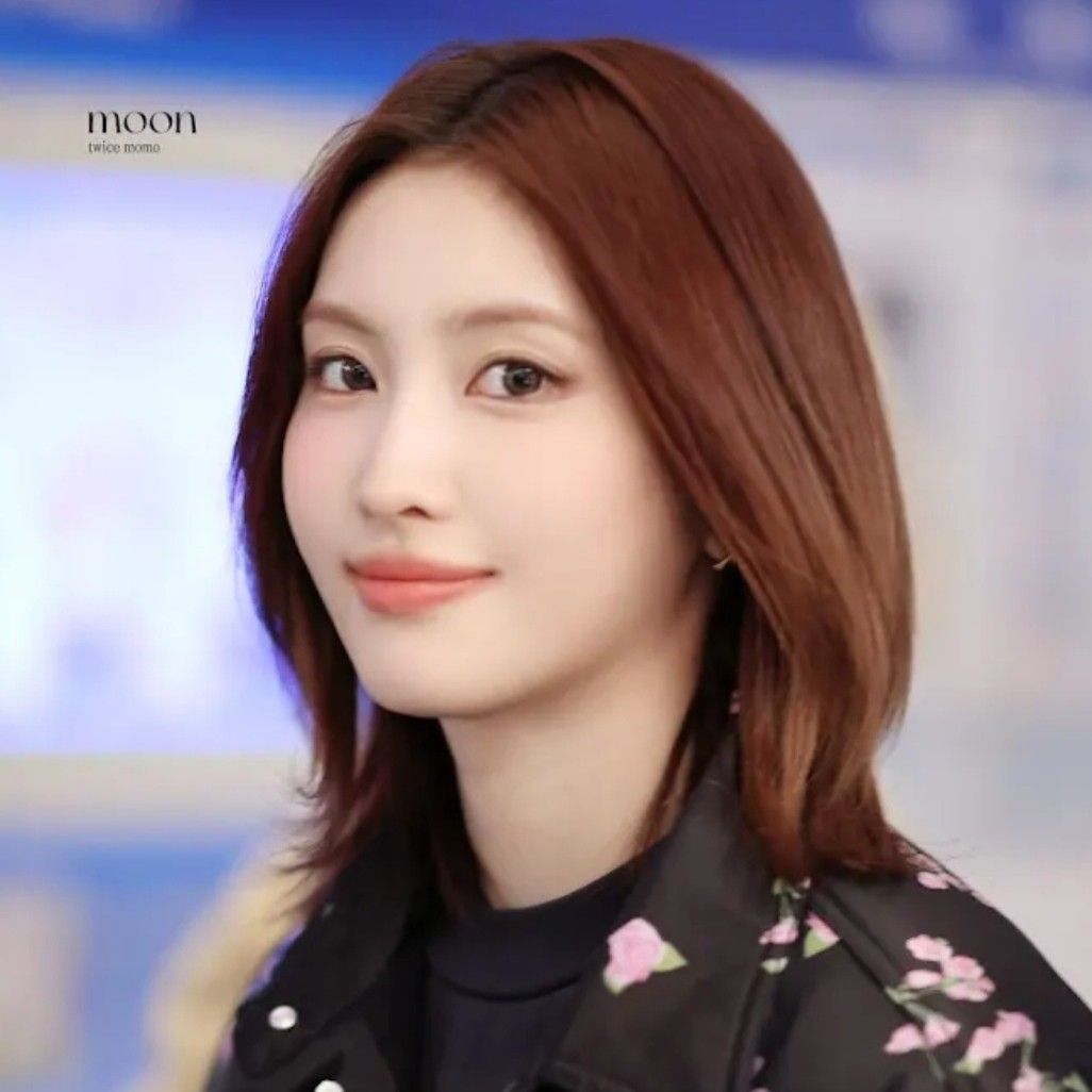 모모 (TWICE)의 최신 사진