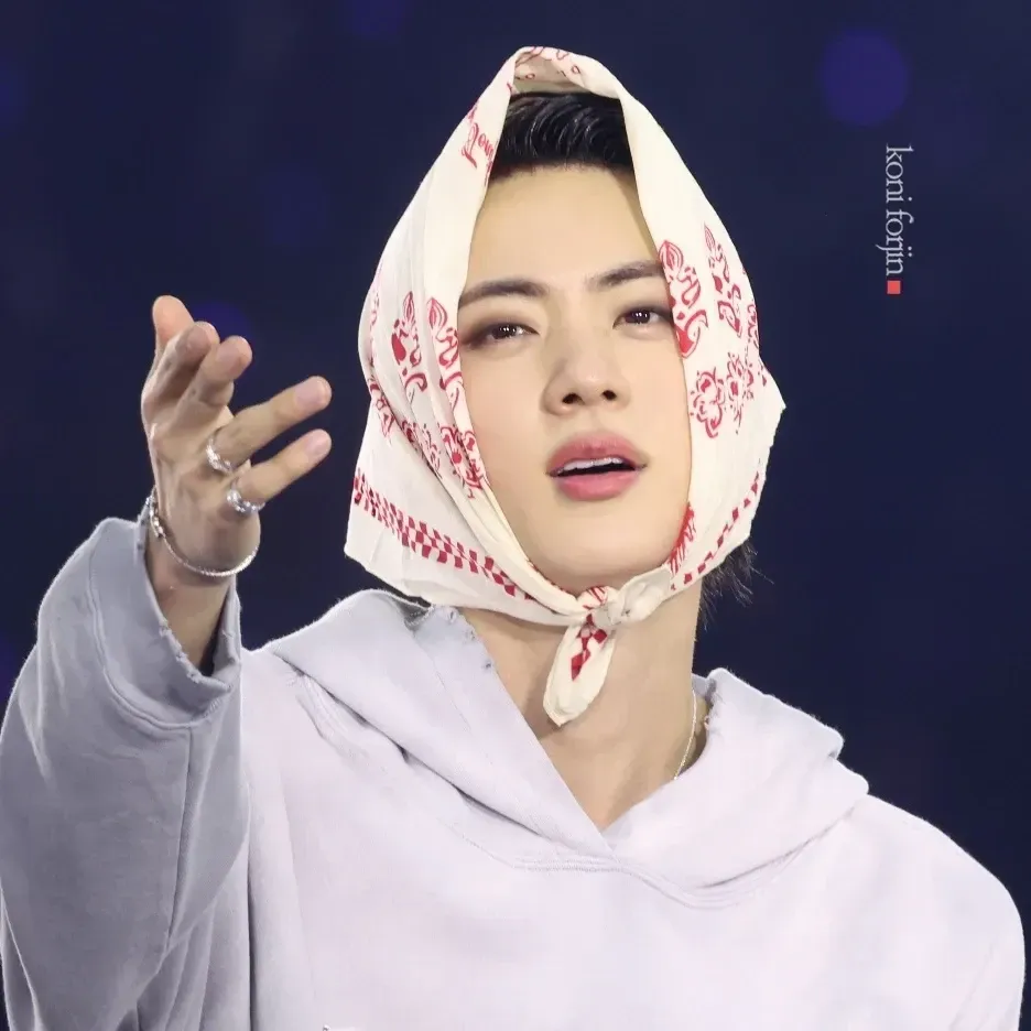 진 (방탄소년단)의 최신 사진