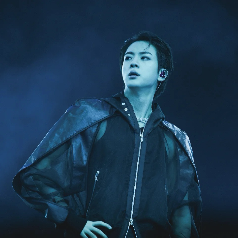 Foto aktivitas terbaru Jin (BTS)