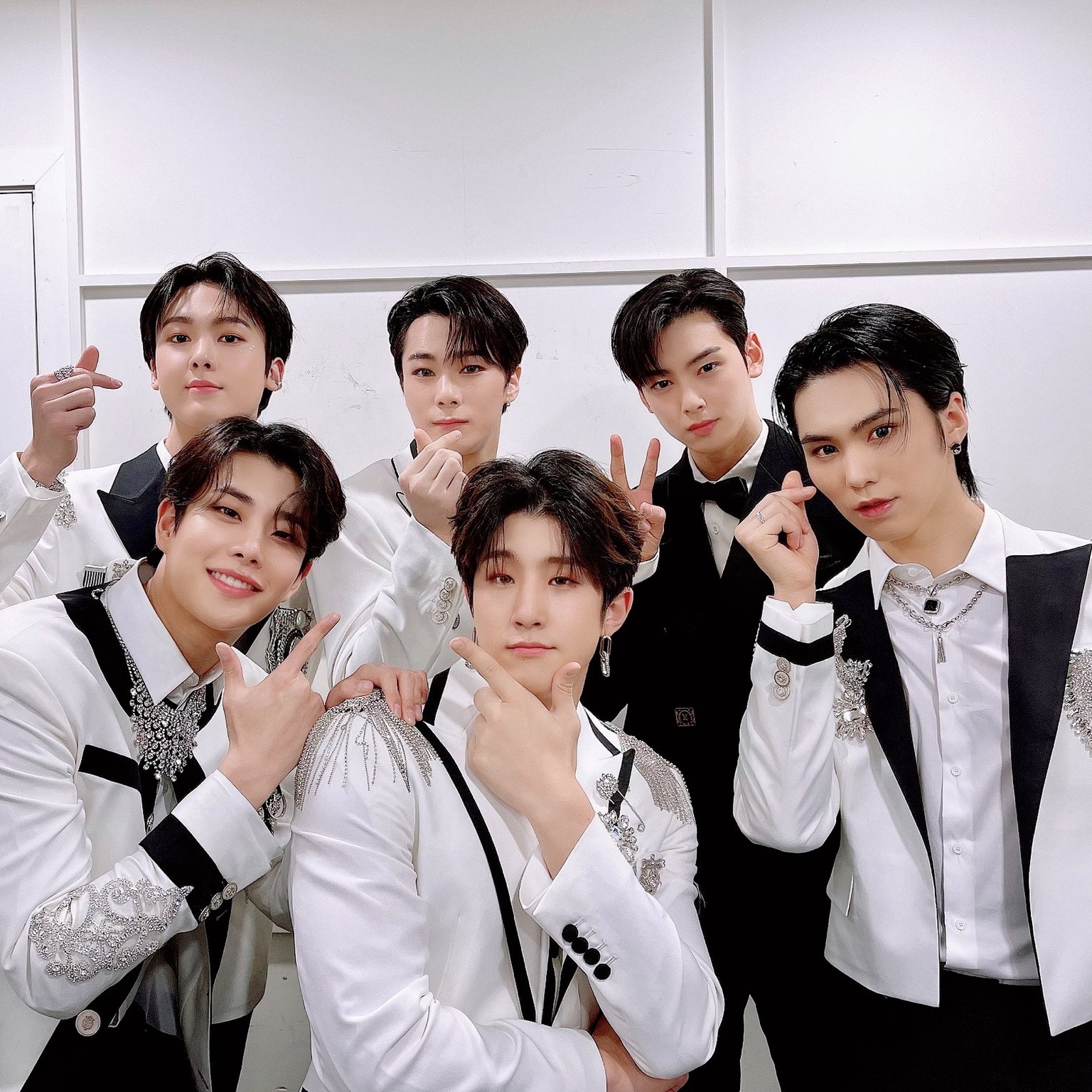 Foto aktivitas terbaru ASTRO