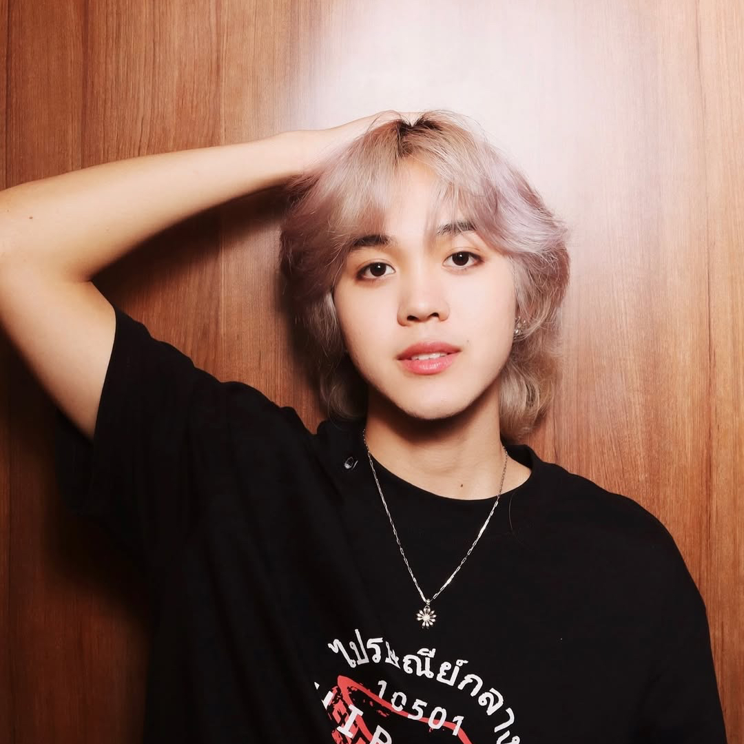 A moment captured by THI-O (NexT1DE)'s fan