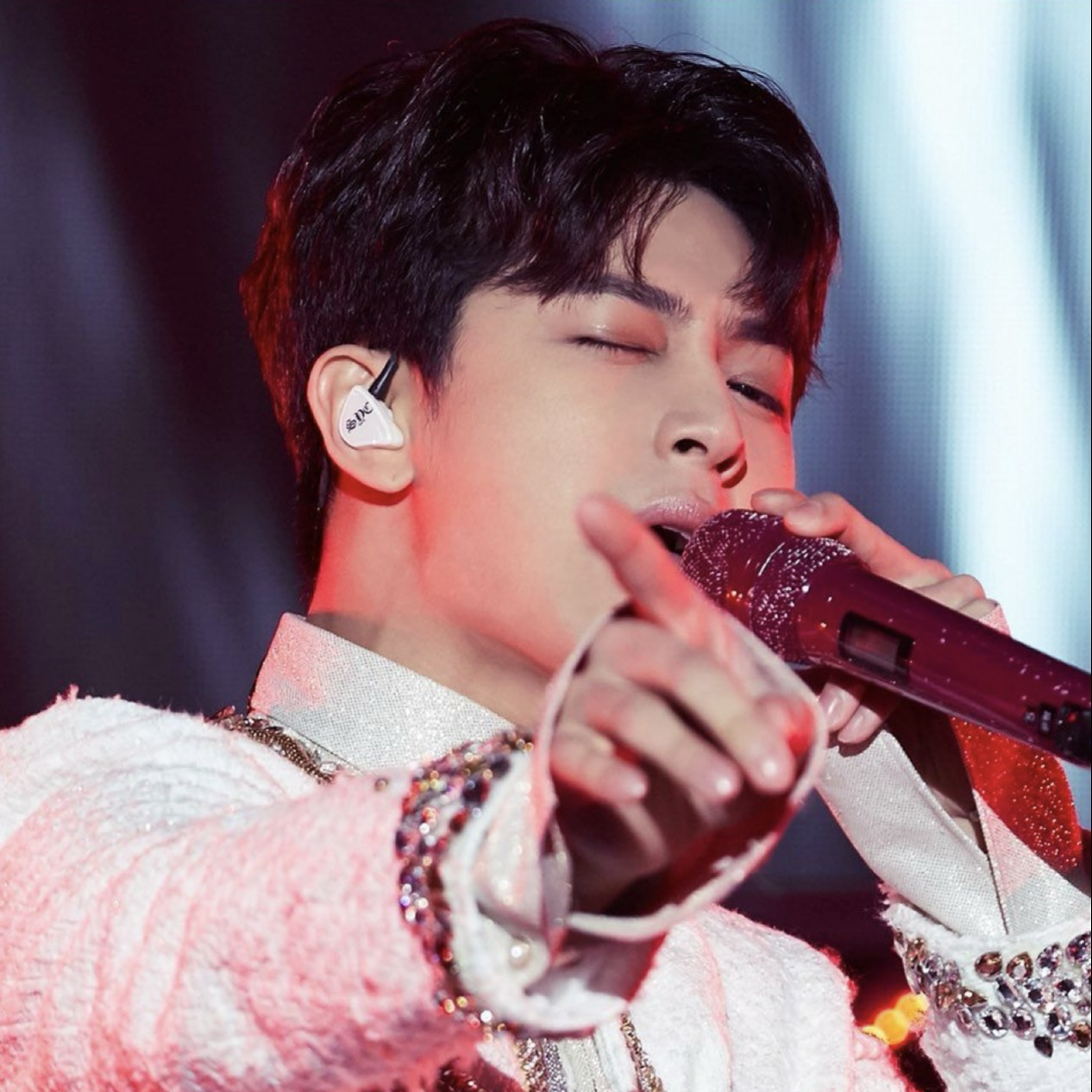 A moment captured by SONG (iKON)'s fan