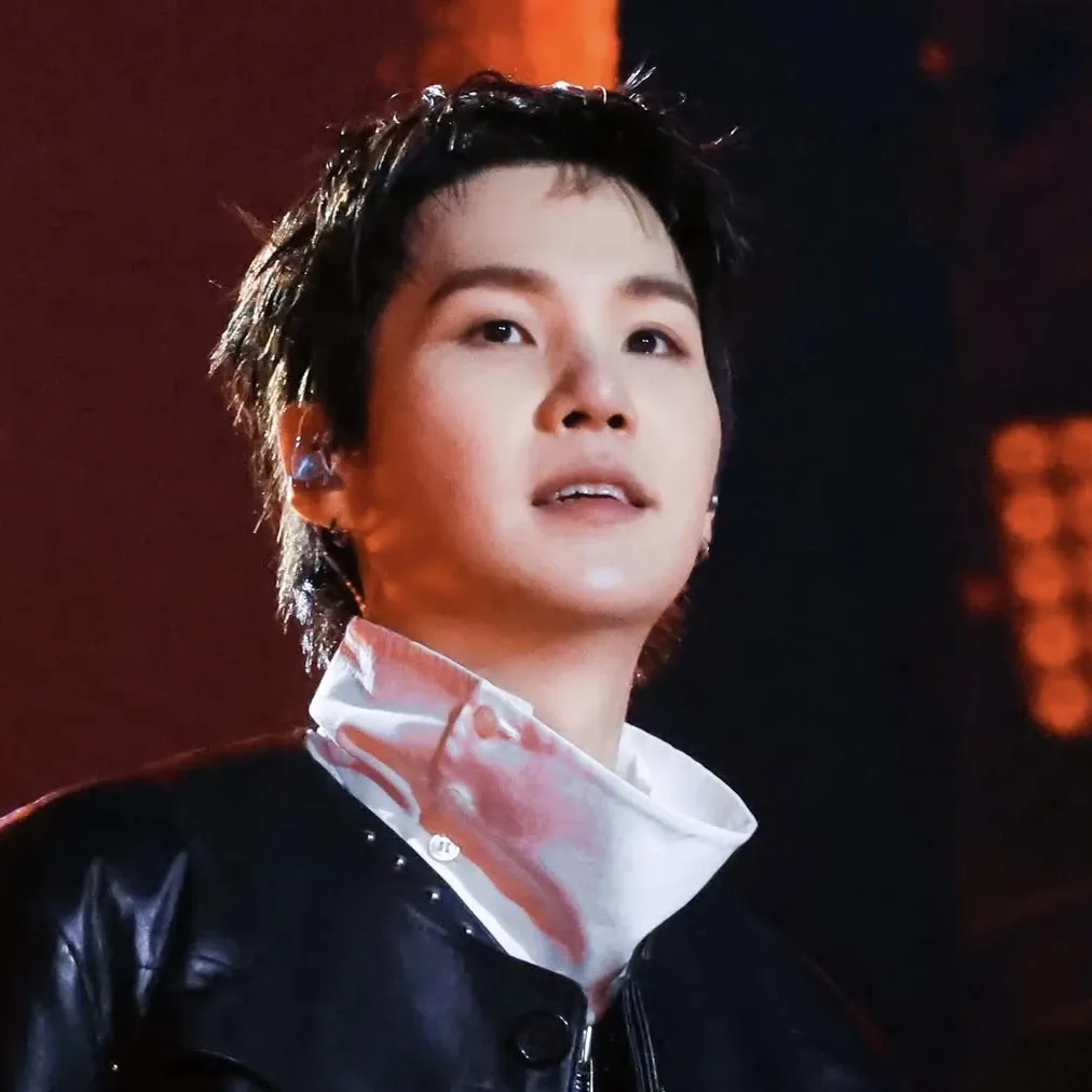 SUGA (防彈少年團)的最新照片