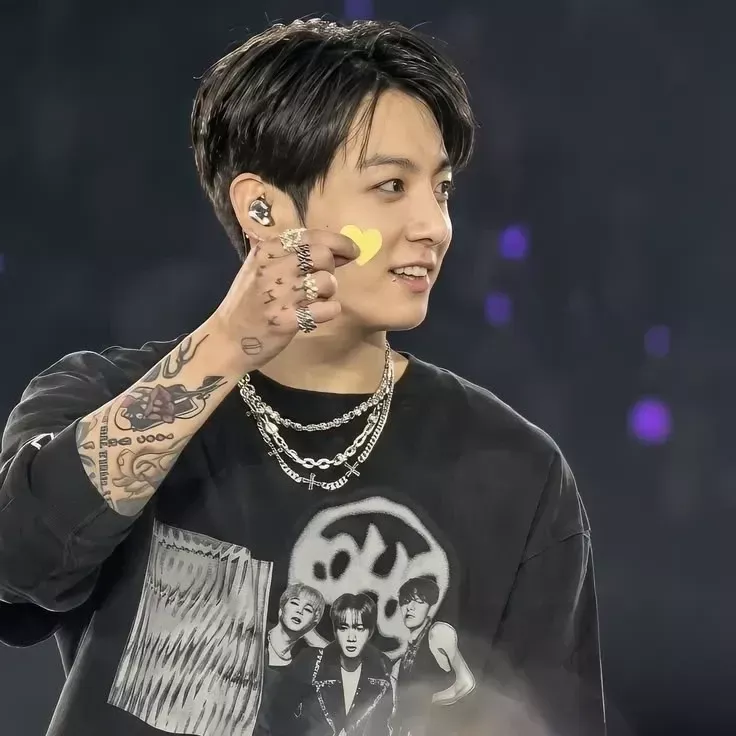 Foto aktivitas terbaru Jungkook (BTS)