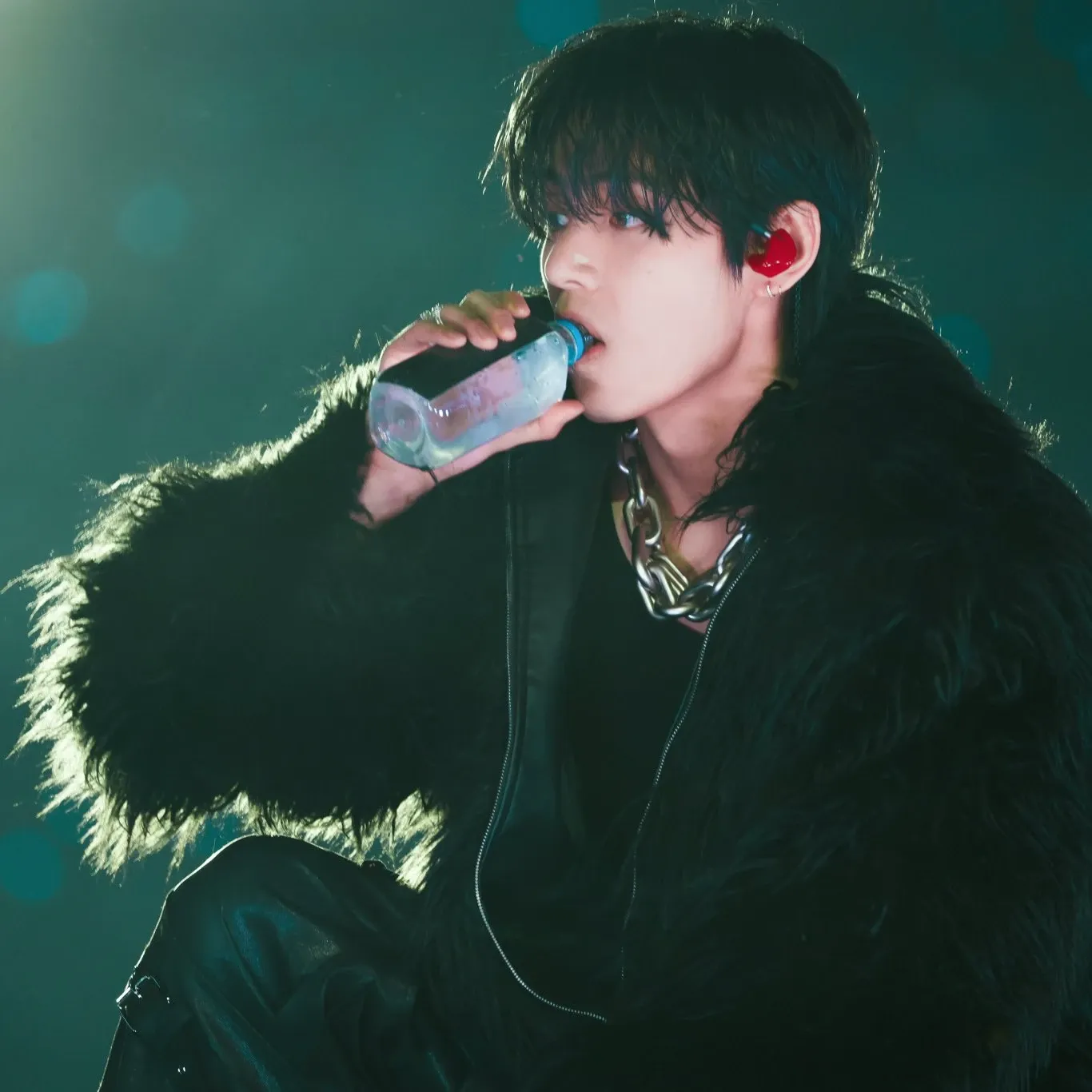뷔 (방탄소년단)의 최신 사진