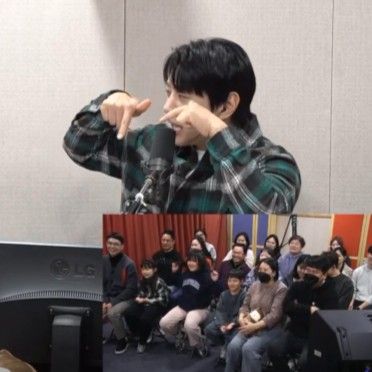 A moment captured by Hwang Chiyeol's fan