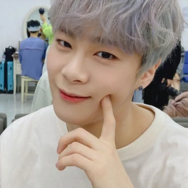 Behind-the-scenes cut of Moonbin (ASTRO)