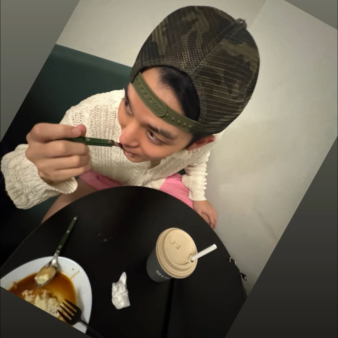 Behind-the-scenes cut of Bae Jinyoung