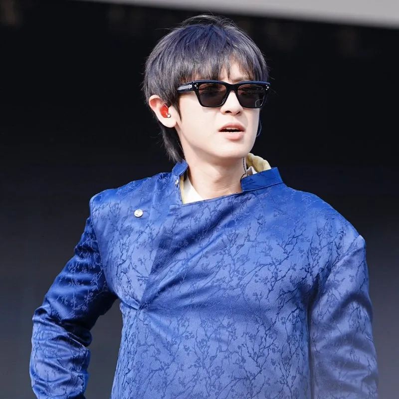 Recent activity shot of Chanyeol (EXO)