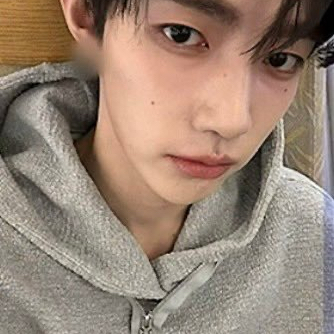 Behind-the-scenes cut of Zhang Hao (ZEROBASEONE)