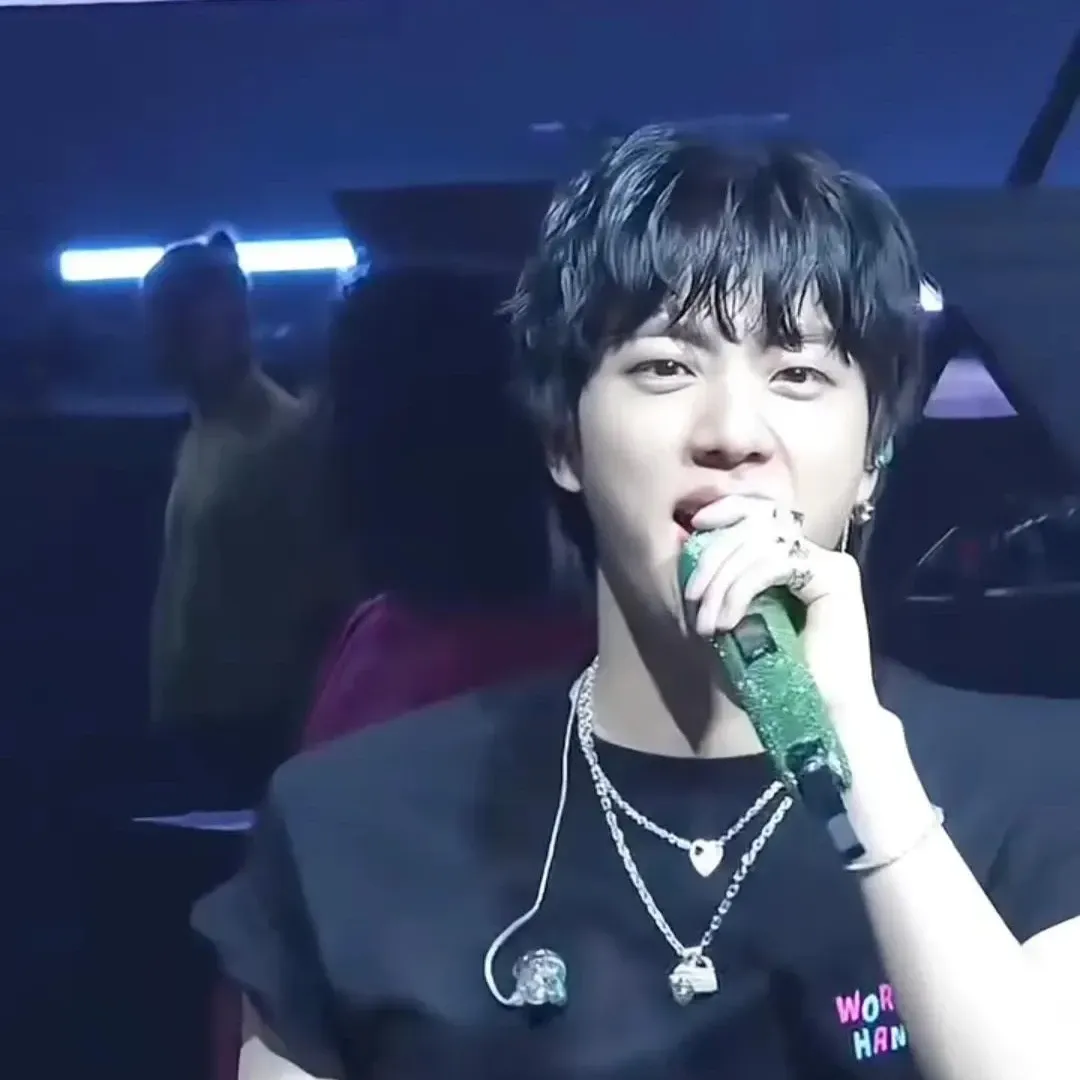 Momen yang diabadikan oleh penggemar Jin (BTS)