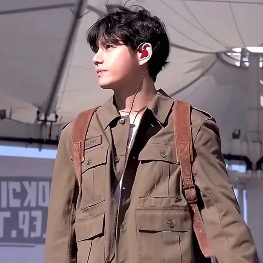 Foto aktivitas terbaru V (BTS)