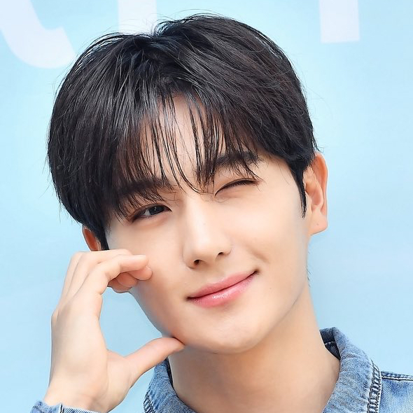 A moment captured by THE BOYZ's fan