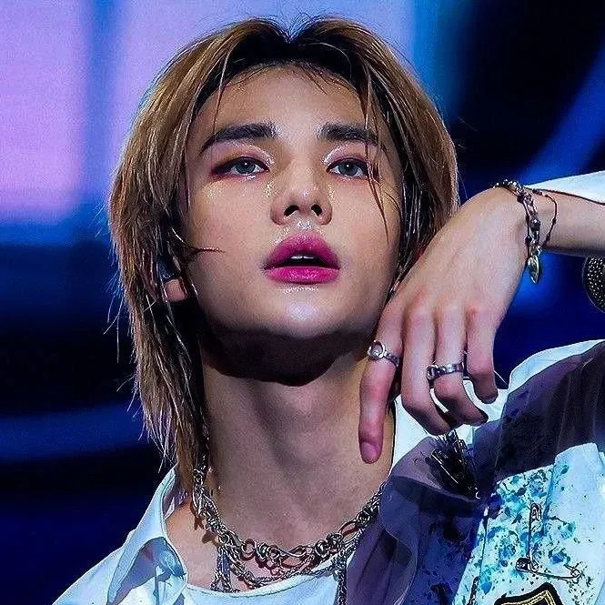 Behind-the-scenes cut of Hyunjin (Stray Kids)
