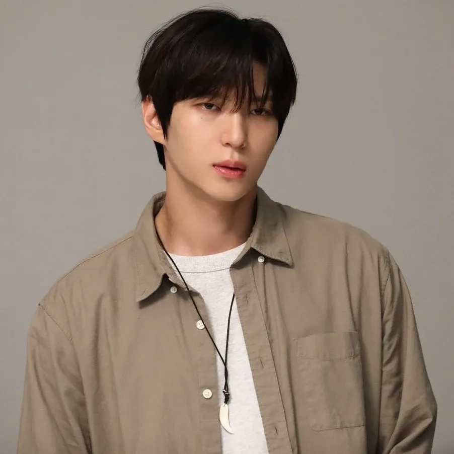 Recent activity shot of LEO (VIXX)