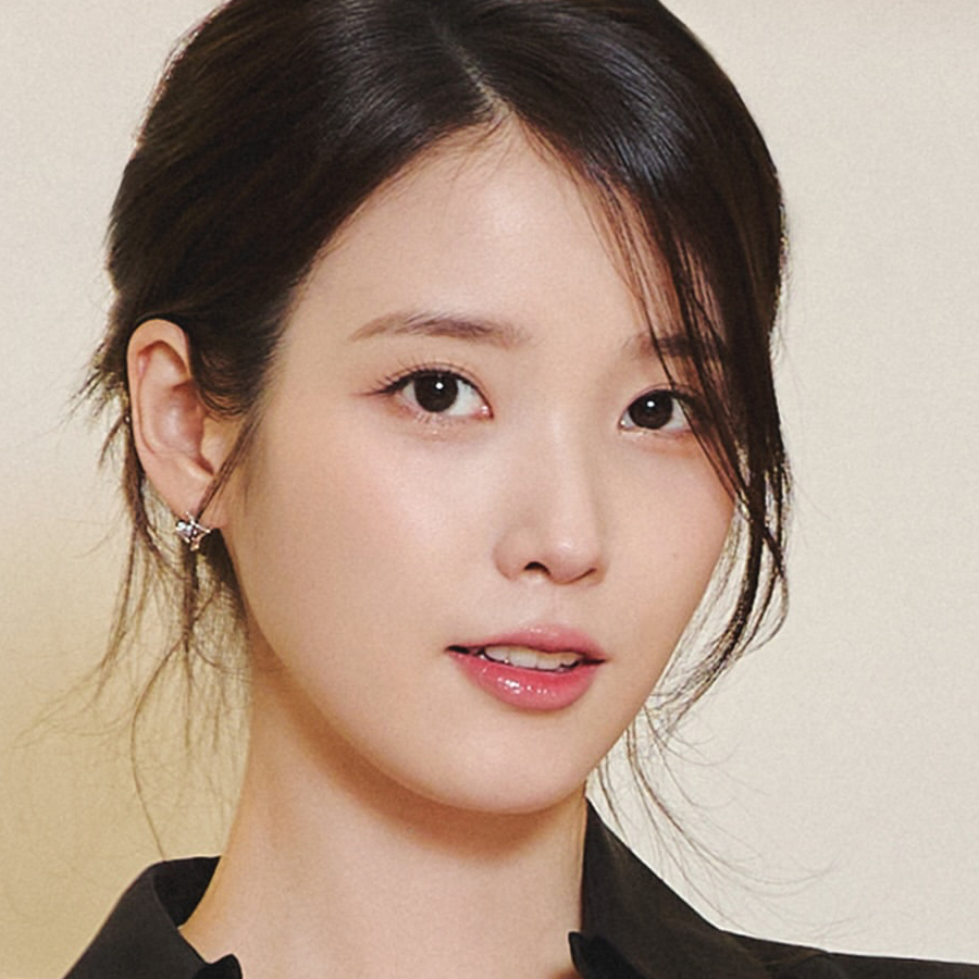 Behind-the-scenes cut of IU